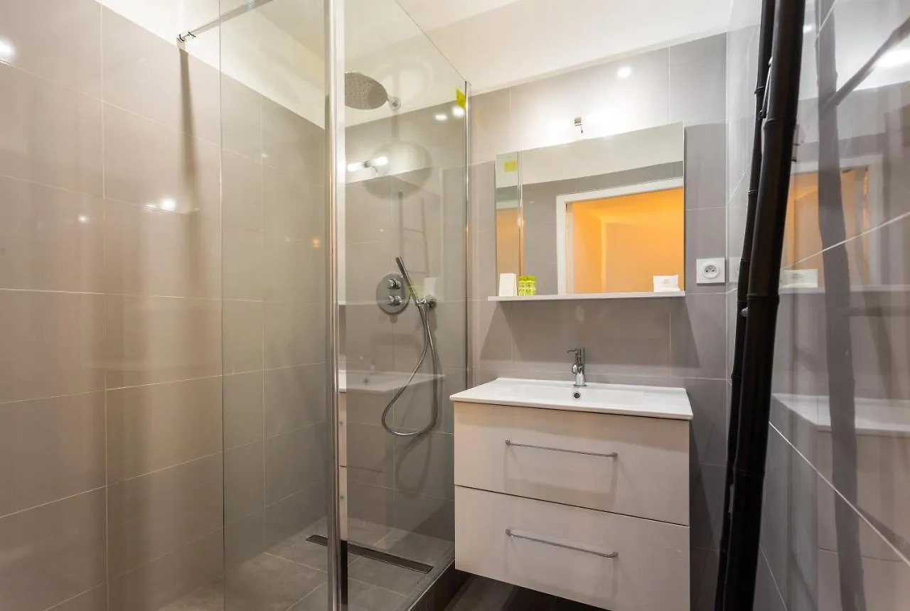 Spacious Apartment - 3Br-6P - Champs Elysees Paris France