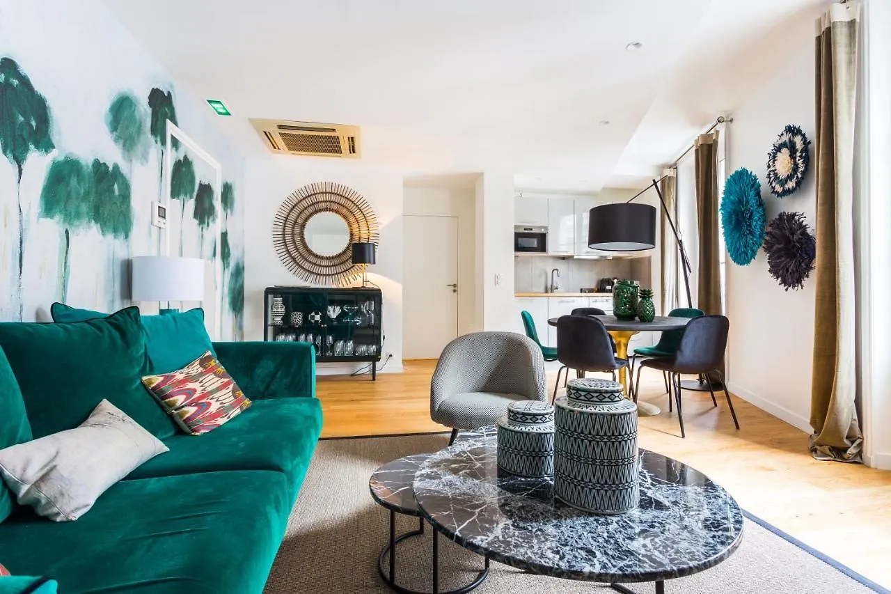 Spacious Apartment - 3Br-6P - Champs Elysees Paris 0*,  Frankrig